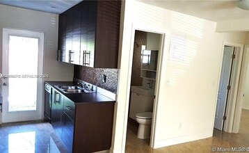 Building Photo - 2443 Coolidge St