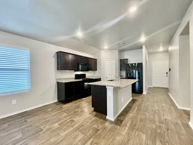 Foto del edificio - 4 Bedroom home in Cottonwood Creek w/ Fenced backyard