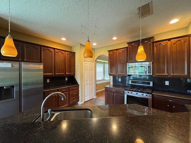 Foto del edificio - 4813 River Gem Ave