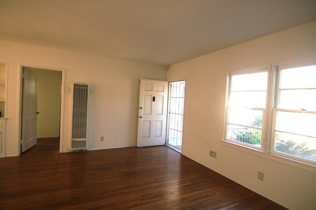 Building Photo - 507 S Verdugo Rd