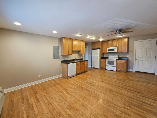 Building Photo - 5225 N Ashland Ave