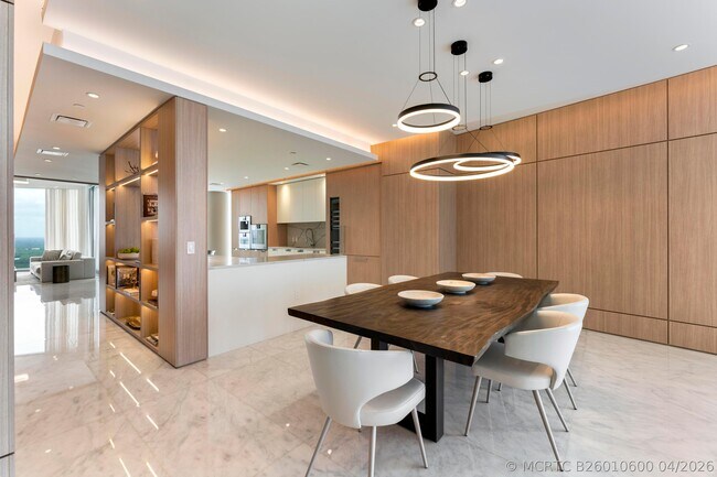 Building Photo - 15701 Collins Ave