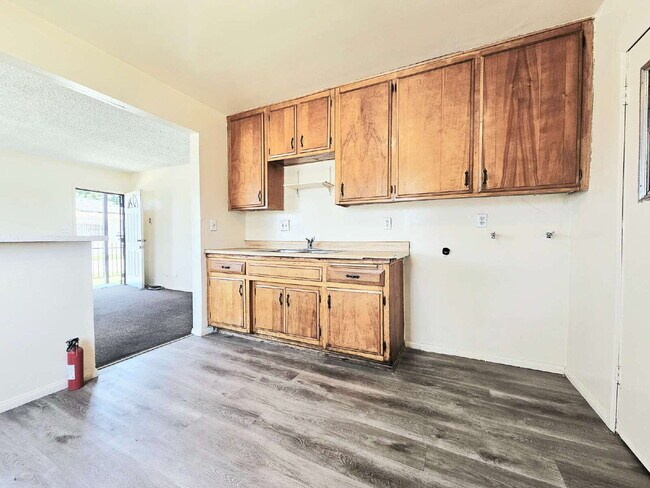 Building Photo - Charming and affordable 2-bedroom, 1-bath ...