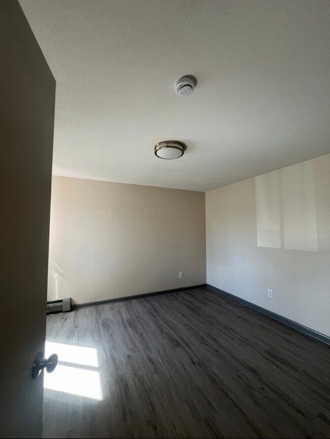 Building Photo - 608 Allen St