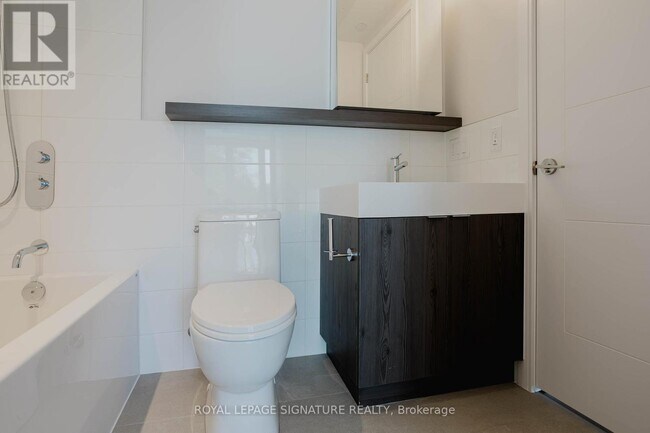 Photo du bâtiment - 664-664 Spadina Ave.