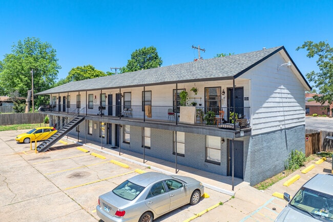 Building Photo - 3509 N Nesbitt Ave