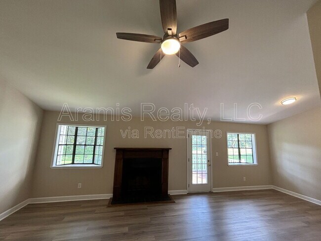Building Photo - 3086 Drexel Ln