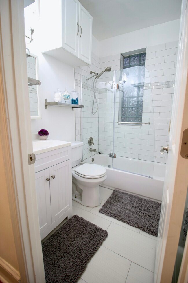 Foto del edificio - 1423 E St NE