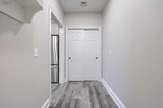 Building Photo - 231 E Main St