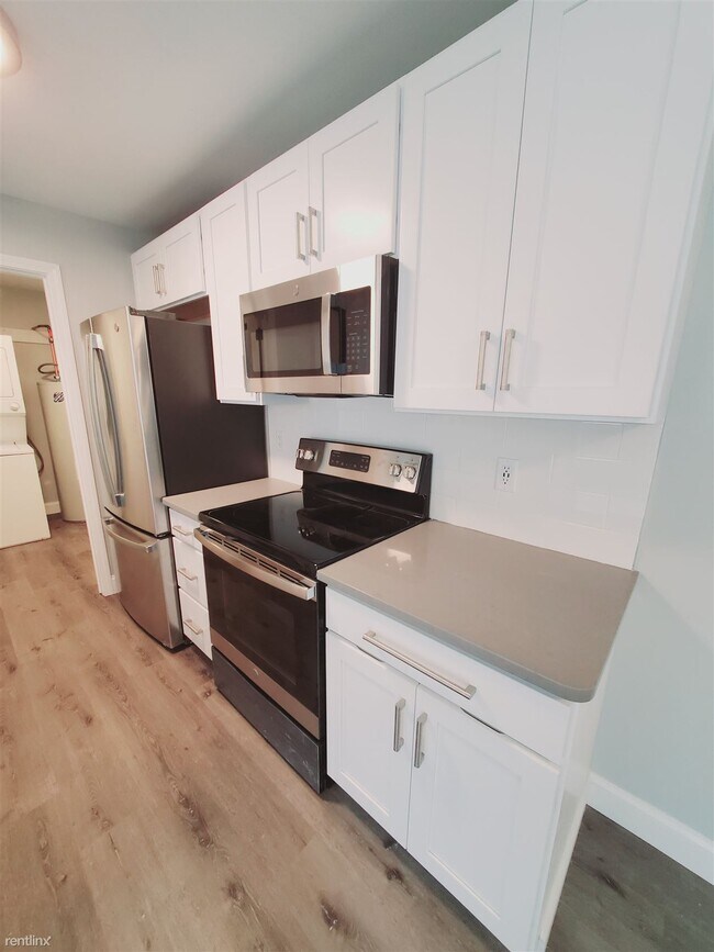 Foto del edificio - 1 br, 1 bath Condo - 1900 Summer St Unit 5