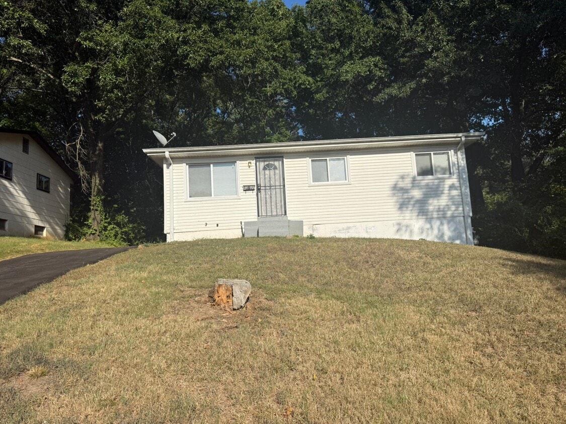 Primary Photo - 4000 Shirley Dr