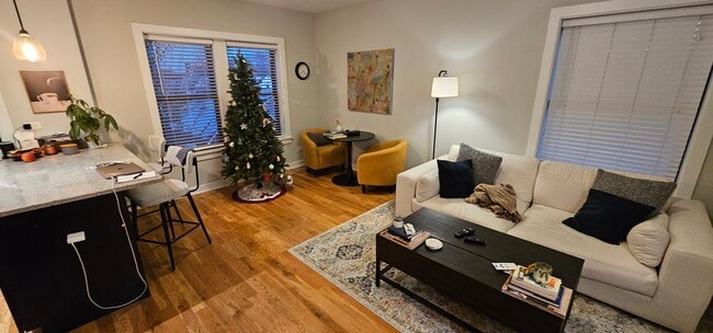 Building Photo - 2211 W Eastwood Ave