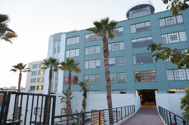 Foto del edificio - 420 S San Pedro St