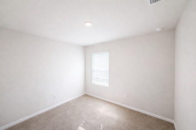 Foto del edificio - 20570 Charles St