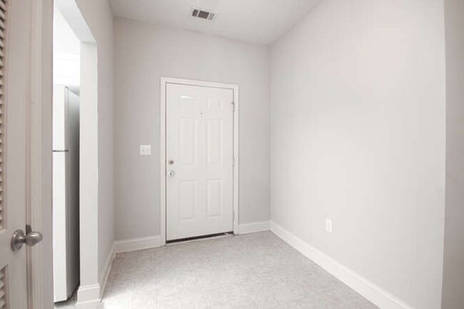 Foto del edificio - Updated Townhouse