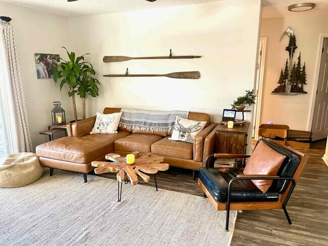 Foto del edificio - 919 Woodland Dr