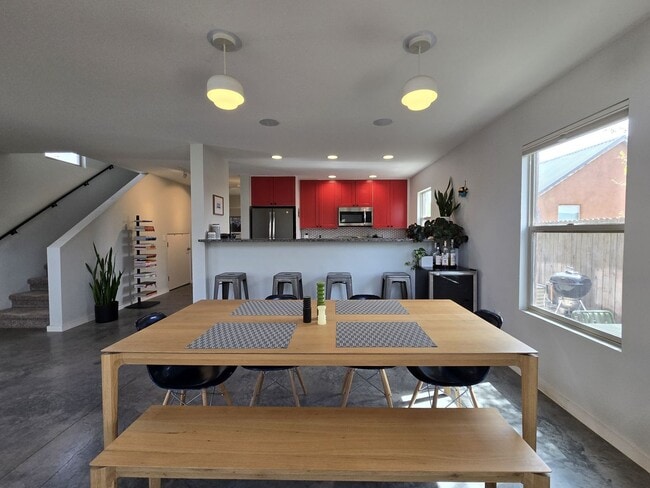 Foto del edificio - 2180 W Alameda St