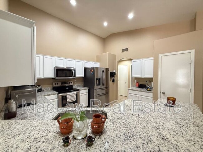 Building Photo - 450 W Musket Pl