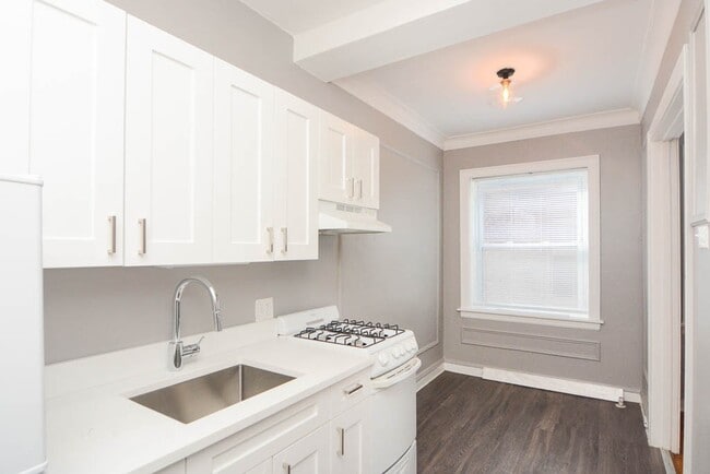 Building Photo - 5516 N Kenmore Ave
