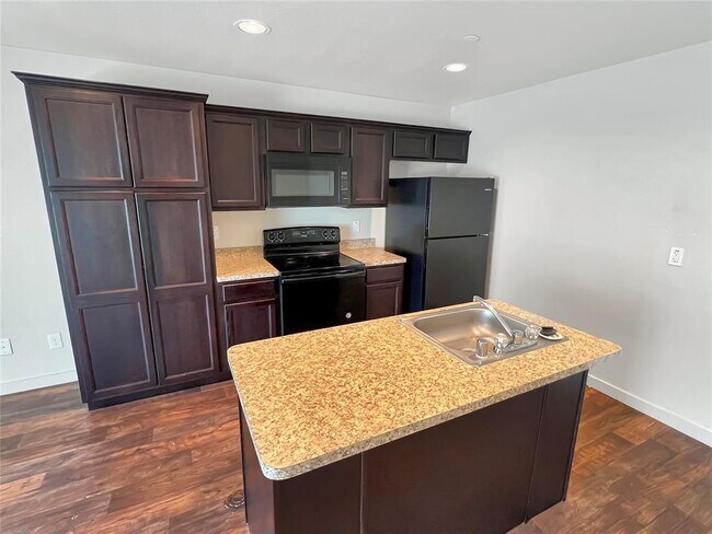 Foto del edificio - 10535 Mills Rd
