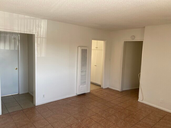 Building Photo - 839 E Sunrise Blvd