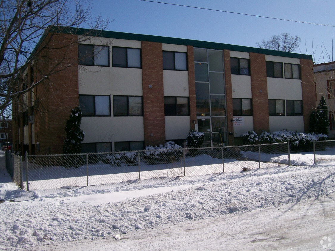 Foto del edificio - 3127 Pleasant Ave