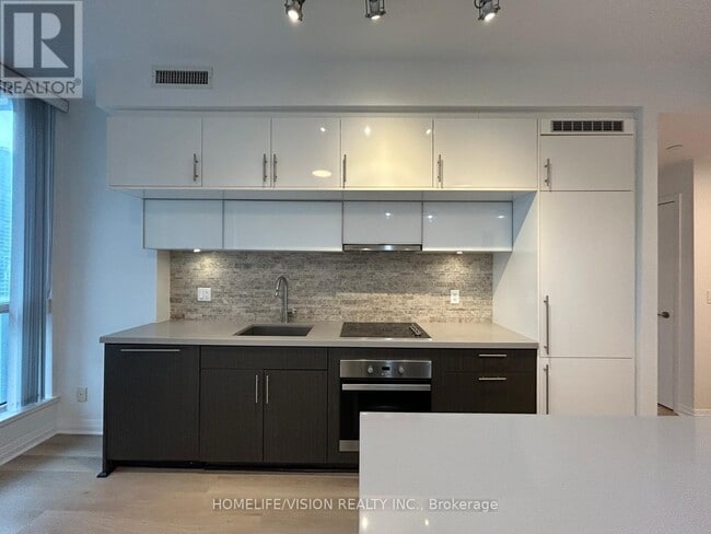 Building Photo - 8 Mercer St