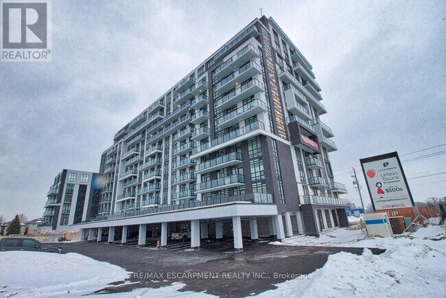 Building Photo - 461 Green Rd