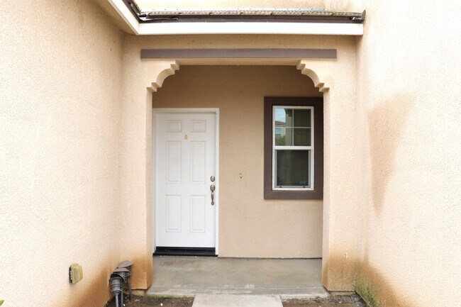 Foto del edificio - 864 Pinewood Ave