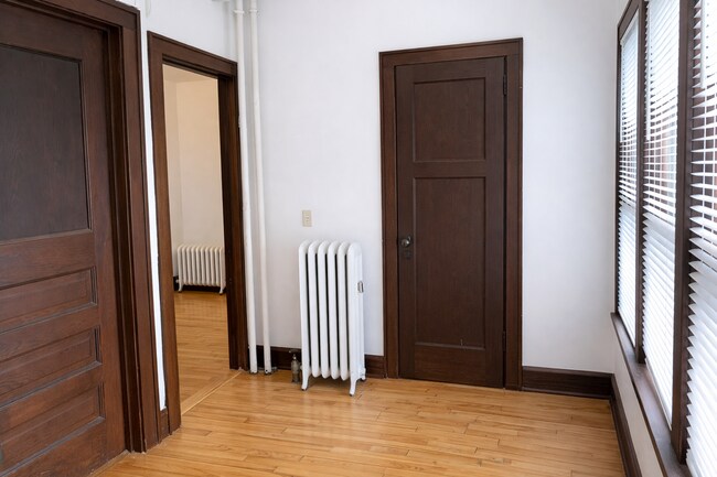 Foto del edificio - 1025/1027 Jenifer St Apartments