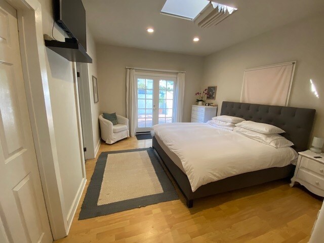 Master en suite with shower - 1936 Weepah Way