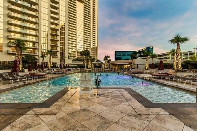 Building Photo - MGM 29717 Studio Strip View Balcony
