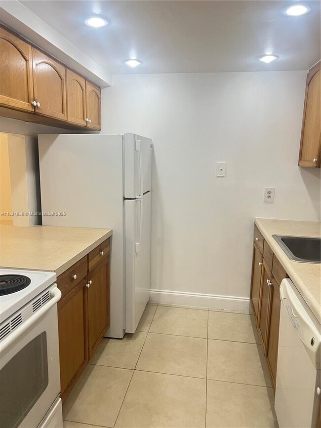 Foto del edificio - 14311 N Kendall Dr