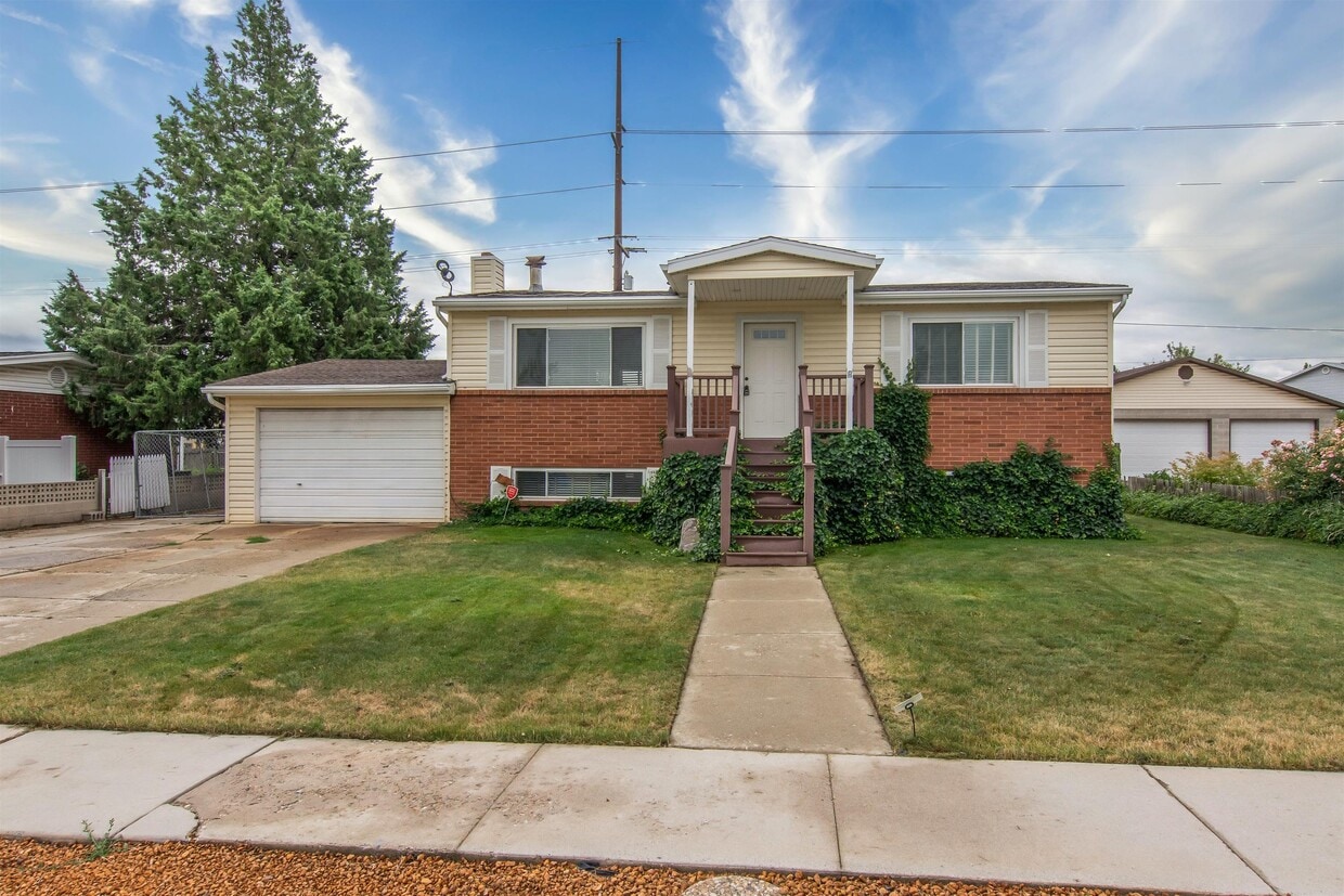 Photo - 1585 Rundquist Dr (West Jordan, UT)