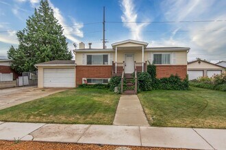 Building Photo - 1585 Rundquist Dr