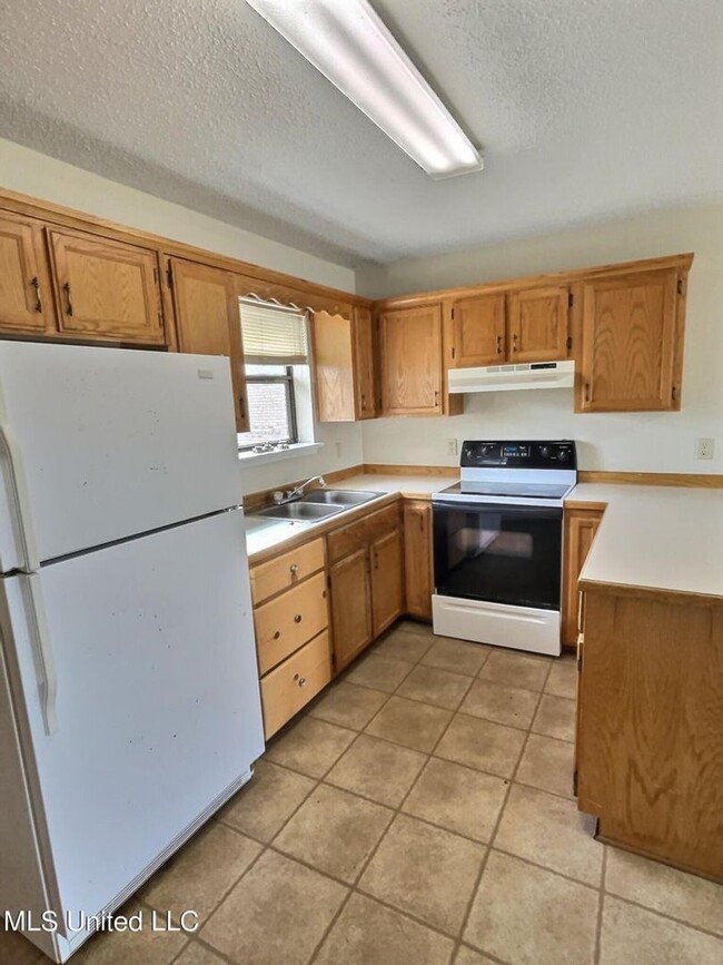 Building Photo - 8805 Old Spanish Trail