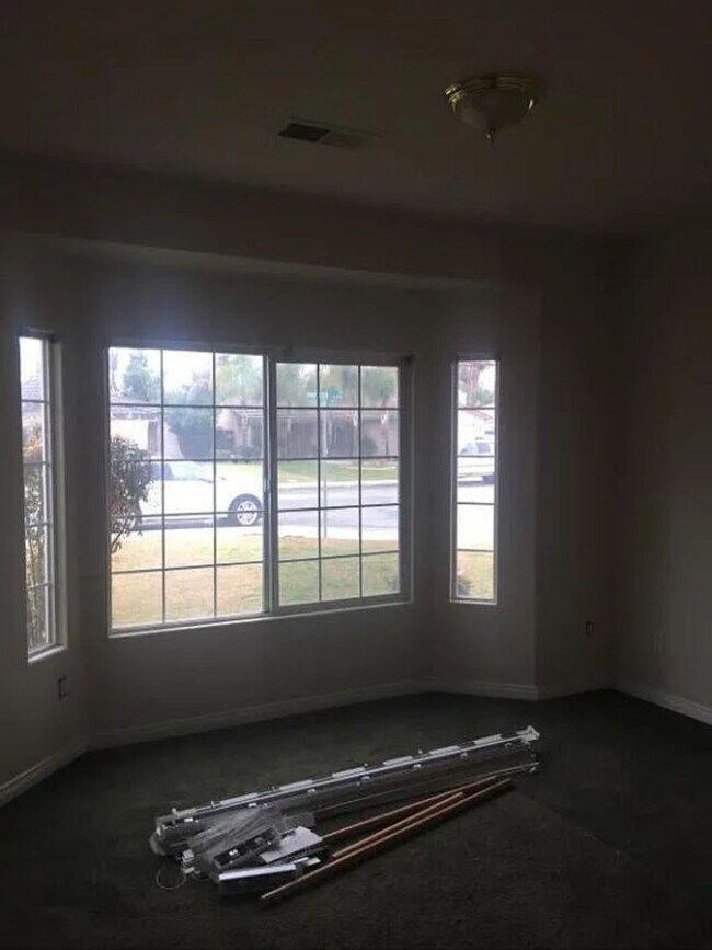 Foto del edificio - NW Home For Rent with Pool