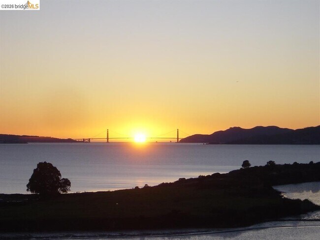 Foto del edificio - 83 Alamo Ave