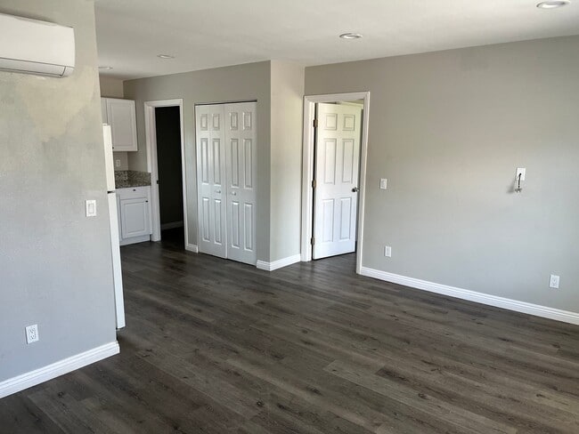 Building Photo - 830 California Ave