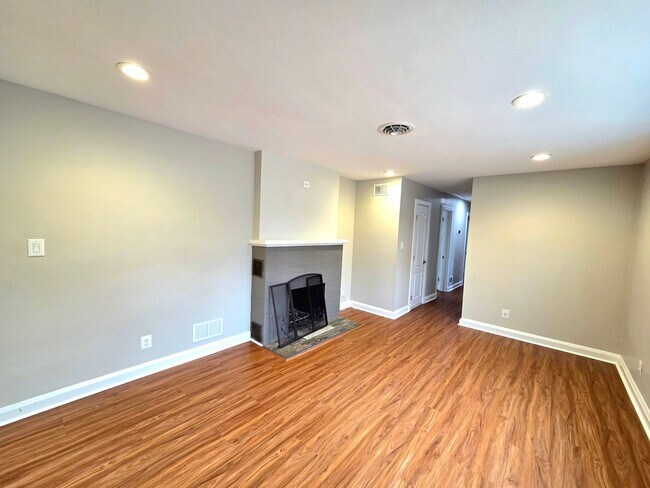 Foto del edificio - Beautiful 3 BR/1.5 BA Single-Family Home i...