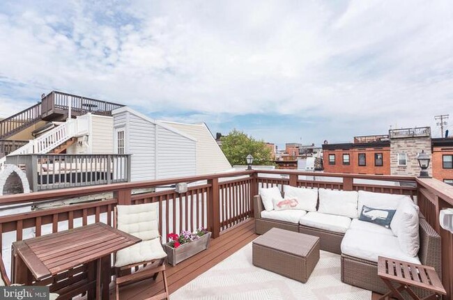 2nd Level Roof Deck - 924 S Ellwood Ave