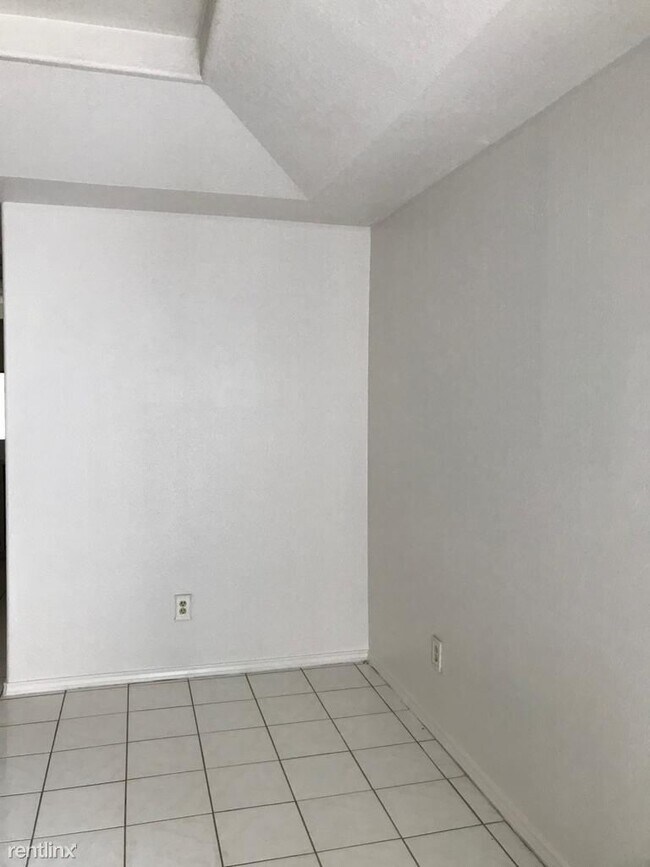 Building Photo - 2 br, 2 bath  - 6700 N 7th Ct