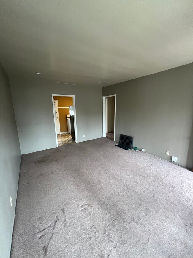 Living Room - 1903 Cabrillo Ave