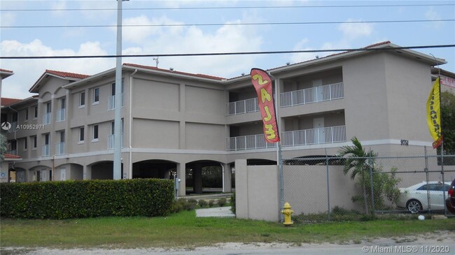 Foto del edificio - 9751 W Okeechobee Rd