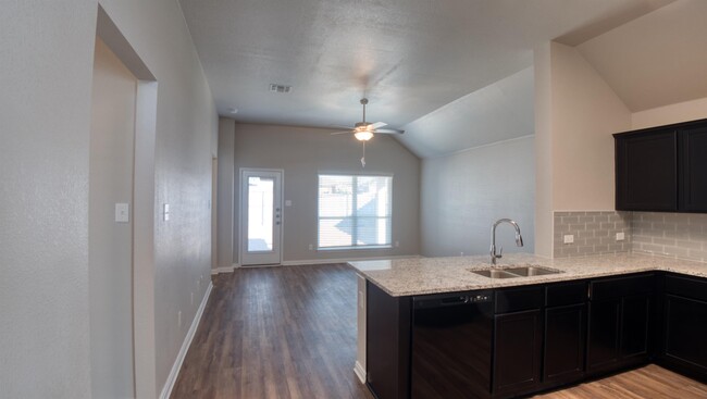 Building Photo - 610 Hollyhock Dr