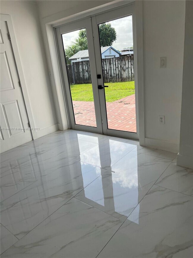 Foto del edificio - 5051 SW 128th Ct