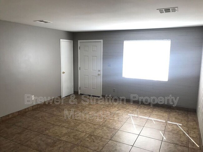 Foto del edificio - 2028 N 26th Pl