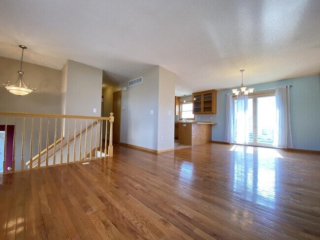 Foto del edificio - 4828-4810 10 St NW