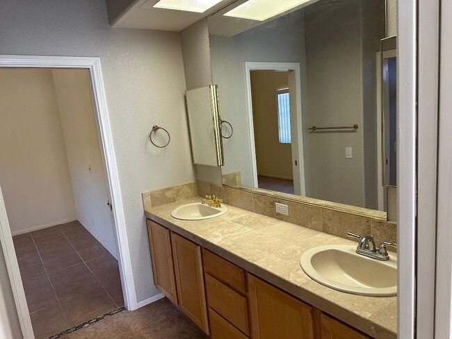 Building Photo - 109 Chelsea Cir