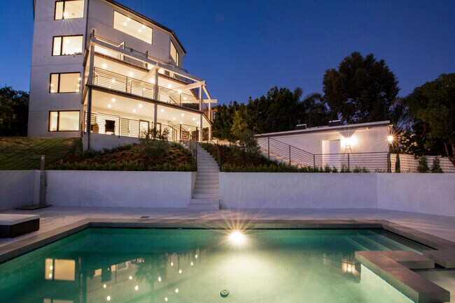Foto del edificio - 290 Lake Sherwood Dr